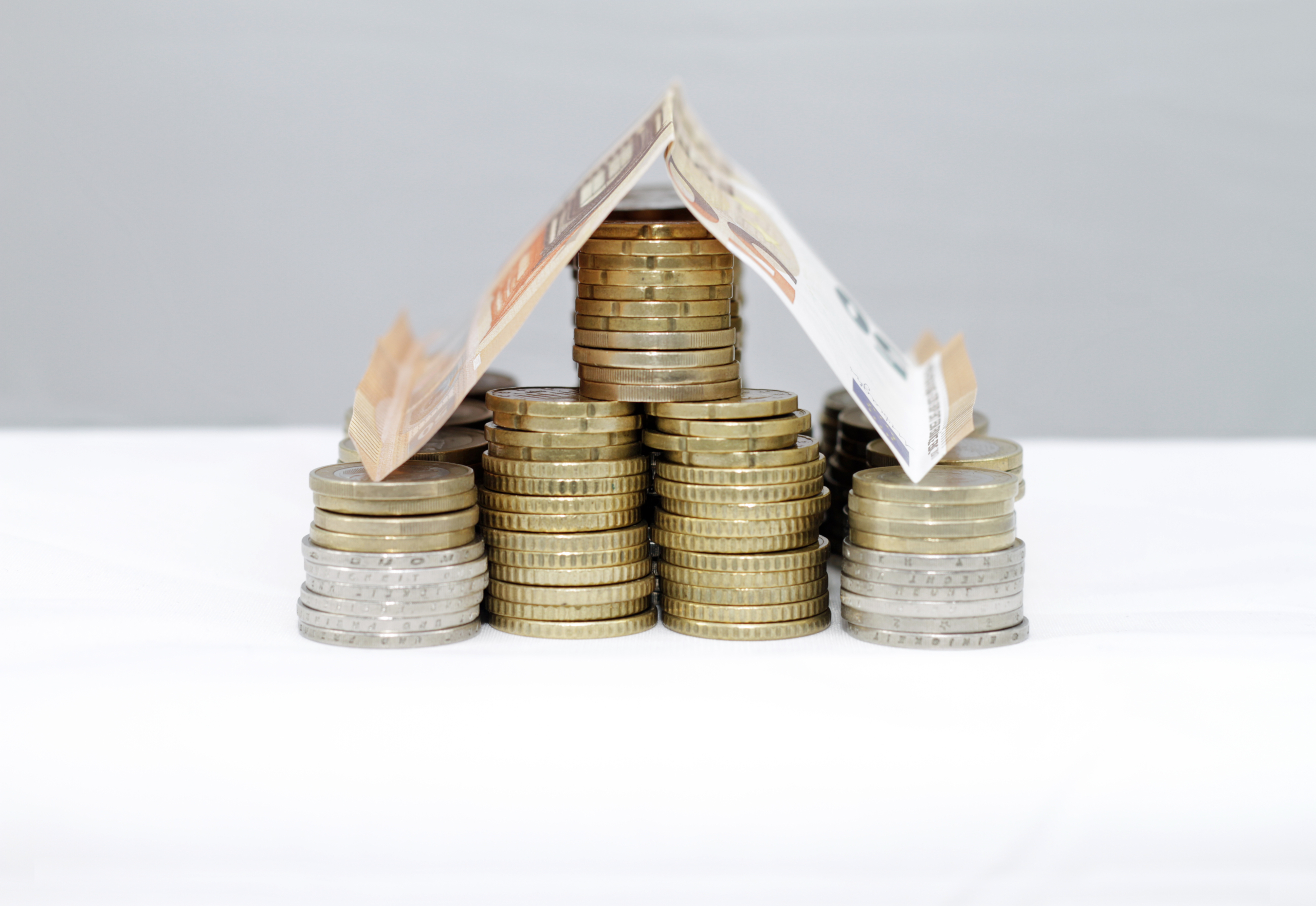 closeup shot of the 50 euro note on the euro coin 2025 02 02 13 57 09 utc scaled Where Dreams Meet Reality – Find Your Perfect Residence. Как найти лучшие элитные объекты для аренды с пассивным доходом в 2025 году